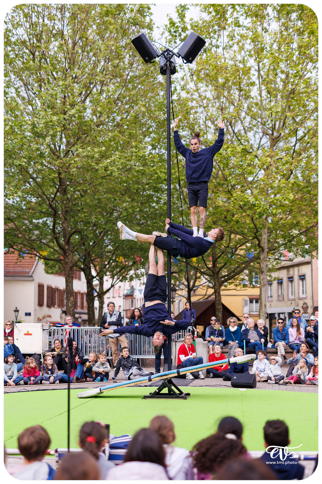 LEAGUE AND LEGEND (15FEET6)